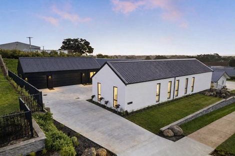 Photo of property in 10 Kerr Crescent, Patumahoe, 2679