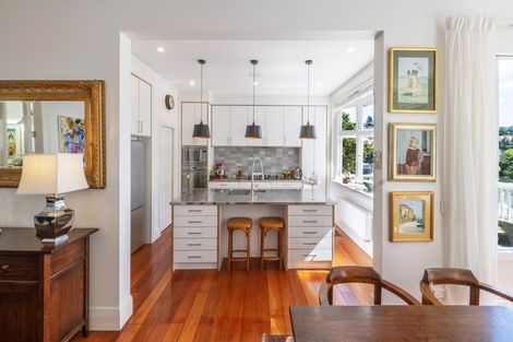 Photo of property in 19 Lower North Terrace, Kelburn, Wellington, 6012