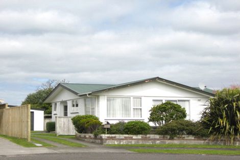 Photo of property in 24 Waiwera Place, Merrilands, New Plymouth, 4312