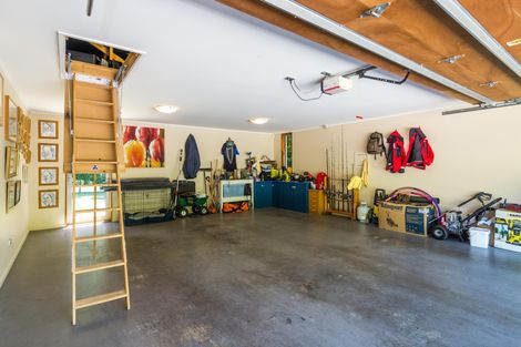 Photo of property in 5 Cameron Drive, Acacia Bay, Taupo, 3385