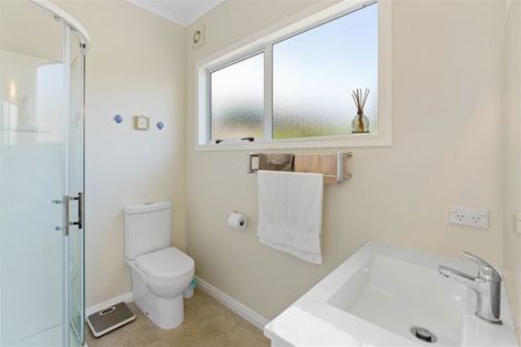 Photo of property in 121 Belvedere Avenue, Waikanae, 5036