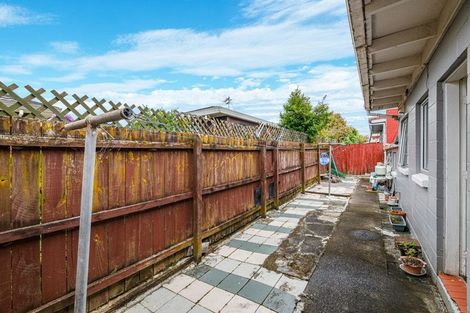 Photo of property in 4/92 Titirangi Road, New Lynn, Auckland, 0600