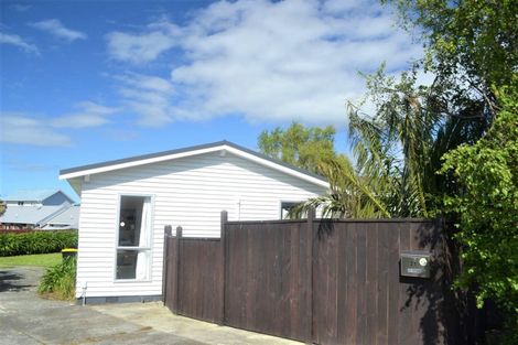 Photo of property in 21 Kingsbridge Place, Newlands, Wellington, 6037