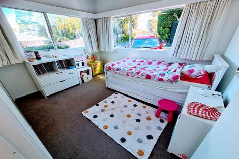 Photo of property in 2/42 Knightsbridge Drive, Forrest Hill, Auckland, 0620