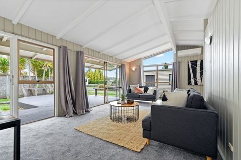 Photo of property in 2 Holloway Place, Forest Lake, Hamilton, 3200