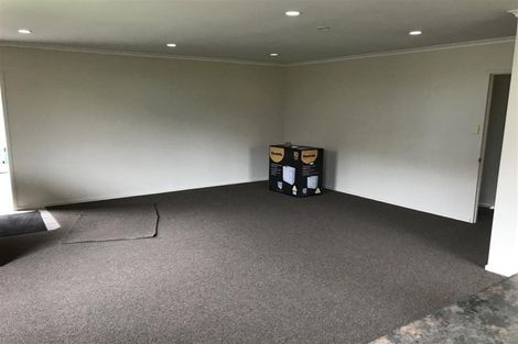 Photo of property in 25 Loughinisland Place, Weymouth, Auckland, 2103