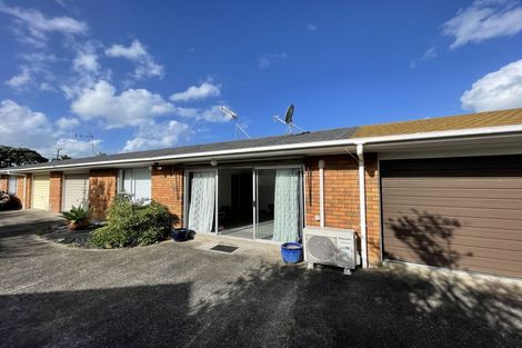 Photo of property in 2/32 Eastern Beach Road, Eastern Beach, Auckland, 2012