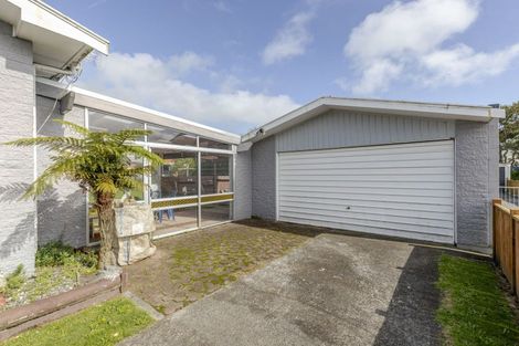 Photo of property in 20 Nikau Street, Inglewood, 4330