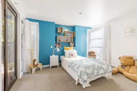 Photo of property in 135 Wiseley Road, West Harbour, Auckland, 0618