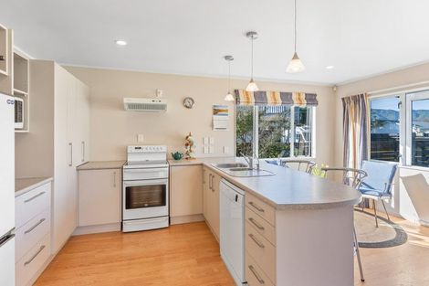 Photo of property in 114 Field Way, Waikanae Beach, Waikanae, 5036
