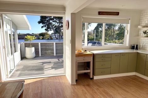 Photo of property in 2 Lindale Grove, Waikanae Beach, Waikanae, 5036