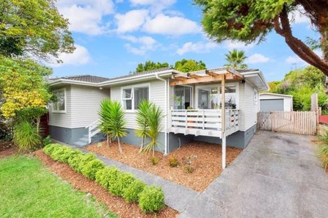 Photo of property in 4 Brunner Road, Glen Eden, Auckland, 0602