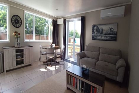 Photo of property in 2/9 Hamilton Road, Papatoetoe, Auckland, 2025