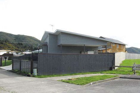 Photo of property in 35 Grimsby Grove, Wainuiomata, Lower Hutt, 5014