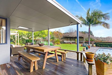 Photo of property in 660 Waitakere Road, Kumeu, 0891