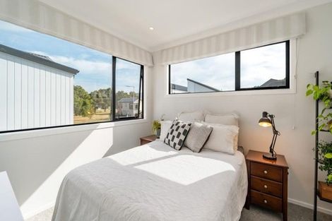 Photo of property in 5 Gloaming Lane, Wallaceville, Upper Hutt, 5018