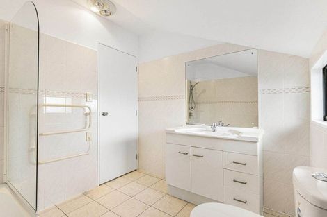 Photo of property in 2/14 Mossop Rise, Glenfield, Auckland, 0629