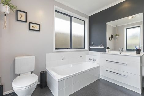 Photo of property in 82 Sterling Gate Drive, Bethlehem, Tauranga, 3110