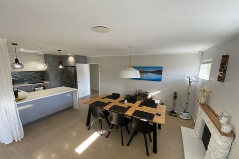 Photo of property in 27 Aplin Place, Birkdale, Auckland, 0626