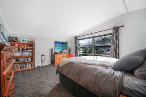 Photo of property in 13 Lambir Place, Fairview Heights, Auckland, 0632