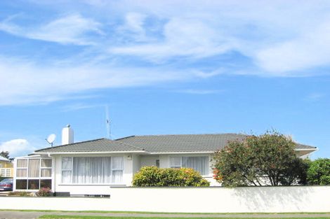 Photo of property in 17a Cambridge Street, Gonville, Whanganui, 4501