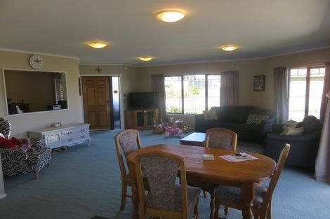 Photo of property in 17 Mews Place, Forest Lake, Hamilton, 3200