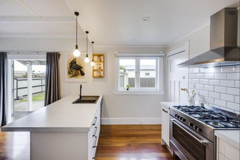 Photo of property in 1213 Caroline Road, Mayfair, Hastings, 4122