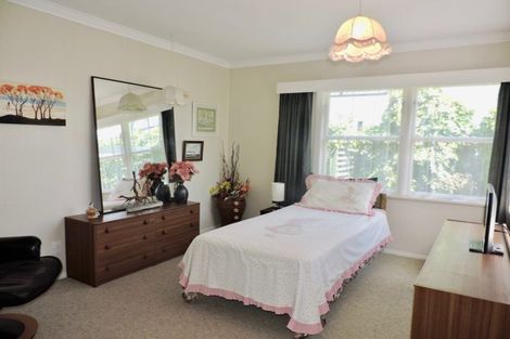 Photo of property in 13 Redwood Avenue, Tawa, Wellington, 5028