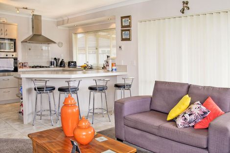 Photo of property in 27 Turnberry Drive, Wattle Downs, Auckland, 2103