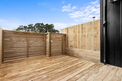 Photo of property in 11 Meg Lane, Glen Eden, 0602