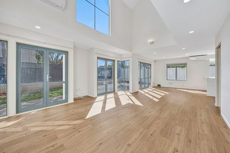 Photo of property in 19 Horotutu Road, Greenlane, Auckland, 1061