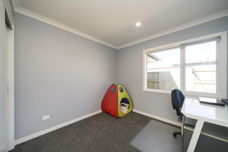 Photo of property in 126 Johnstone Drive, Fitzherbert, Palmerston North, 4410