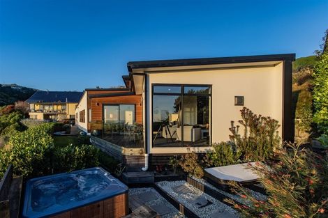 Photo of property in 17 Drayton Drive, Mount Pleasant, Christchurch, 8081