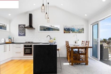 Photo of property in 2/19 Limmer Place, Browns Bay, Auckland, 0632