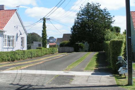 Photo of property in 1/15 Fairfax Avenue, Northcote, Auckland, 0627