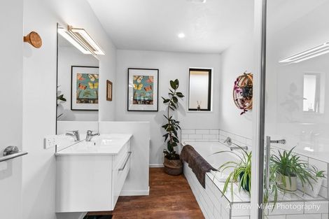 Photo of property in 16 Kingfisher Crescent, Albert Town, Wanaka, 9305