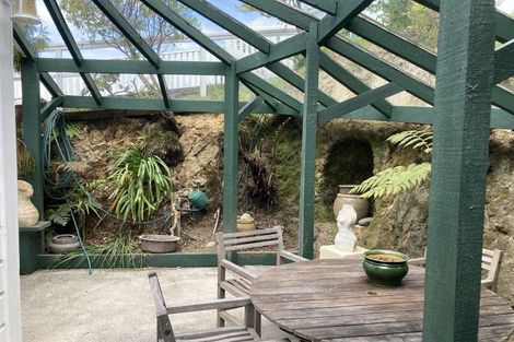 Photo of property in 28 Apuka Street, Brooklyn, Wellington, 6021