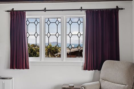 Photo of property in 2/12 Law Street, Torbay, Auckland, 0630