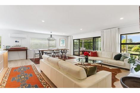 Photo of property in 6 Edgewater Grove, Orewa, 0931