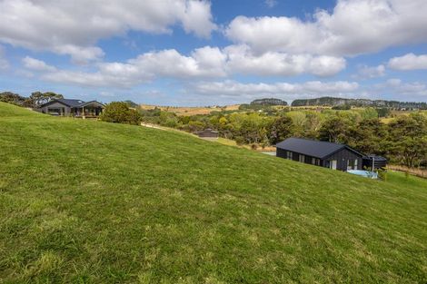 Photo of property in 1056 Peak Road, Helensville, 0875