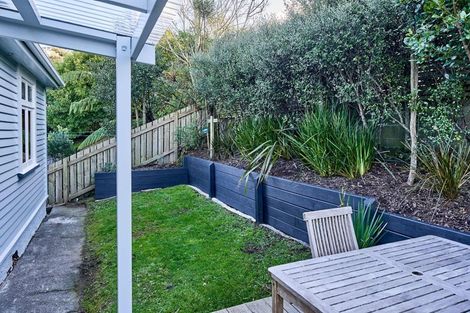 Photo of property in 10 Helen Street, Brooklyn, Wellington, 6021