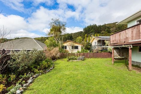 Photo of property in 7 Reid Road, Wainuiomata, Lower Hutt, 5014