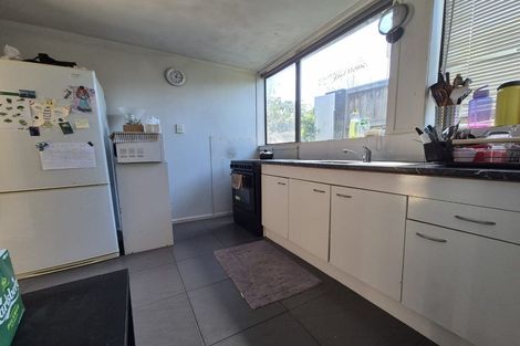 Photo of property in 1 Lauderdale Road, Birkdale, Auckland, 0626