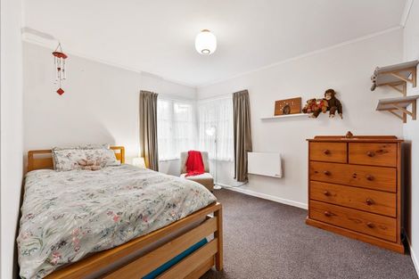 Photo of property in 9 Devon Street, Te Atatu South, Auckland, 0610
