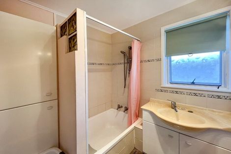 Photo of property in 94 Lantana Road, Green Bay, Auckland, 0604