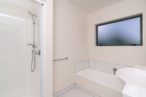 Photo of property in 37 Waikawa Beach Road, Manakau, Levin, 5573