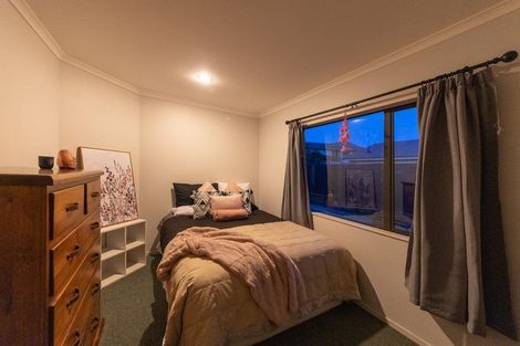 Photo of property in 35 Dahlstrom Grove, Kelvin Grove, Palmerston North, 4414