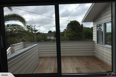 Photo of property in 21 Highland Avenue, Titirangi, Auckland, 0604