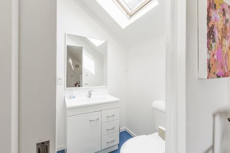 Photo of property in 2 Hill Street, Leigh, 0985