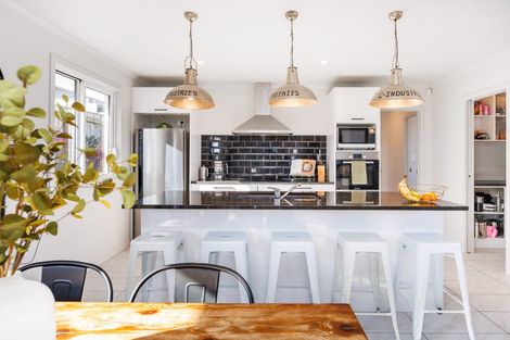 Photo of property in 18b Galea Grove, Kelvin Grove, Palmerston North, 4414